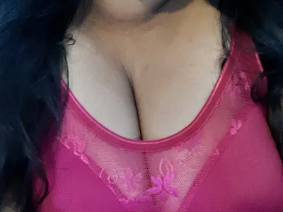chubby_wife Black Hair webcam from Sri Lanka